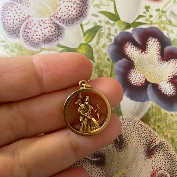 Vintage 9k Hallmarked St. Christopher Pendant - Picture 8 of 12